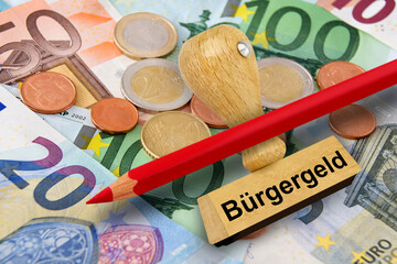 Bürgergeld und Euro Geldscheine, Münzen, roter Stift und Stempel