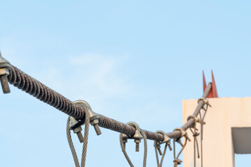 Khonkrit pole mounting with wire rope