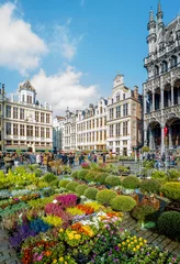 Tuinposter Flowers on Grand Place, Grote Markt in Brussels, Belgium © KURLIN_CAfE