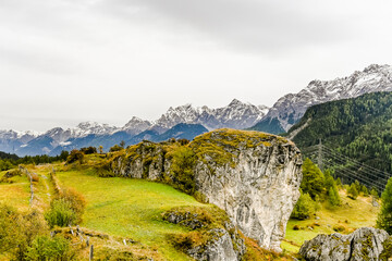 Ardez, Dorf, Bergsee, Ruine, Felsen, Unterengadin, Alpen, Graubünden, Wanderweg, Landwirtschaft, Il Lai, Herbst, Herbstfarben, Schweiz