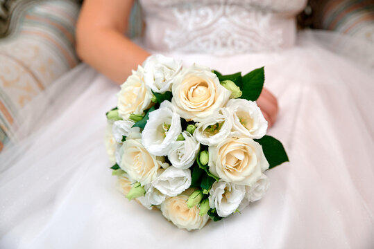 Photo of the bride's wedding bouquet