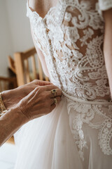 Button up a wedding dress - 548318742
