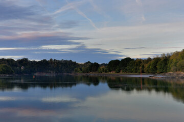 Vue sur l'estuaire du Jaudy &agrave; Tr&eacute;guier en Bretagne - France