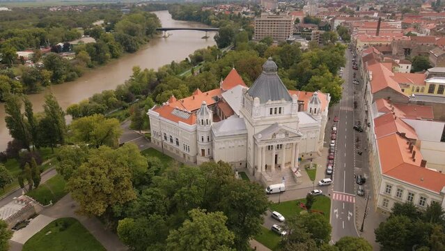 Aerial footage of the Cultural palace in Arad, Romania. Video was shot from a drone with the camera pointed downwards and flying backwards with the gimbal moving upwards to reveal the horizon. 