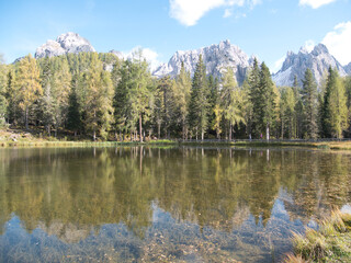 Fototapeta na wymiar A sunny autumn day along Lake Antorno, Dolomites, Italy.