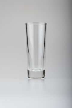 Kieliszek do w&oacute;dki 50ml przeźroczysty, izolowany