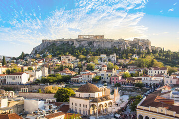 Obraz premium Beautiful view of the Acropolis and Monastiraki area in Athens, Greece