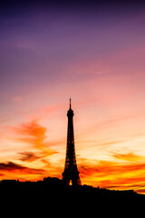 Fototapeta na wymiar Silhouette of the Eiffel Tower in Paris France, at sunset