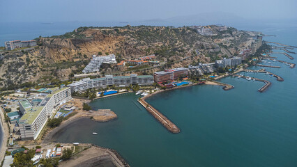 Drone photos (overhead view) of Cerro el Morro, Lido beach, Los Canales beach and the city of Lechería.
In the photos you can see boats navigating the coasts of Cerro El Morro from an overhead shot, a