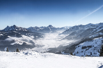 Österreich, Tirol, Wannenjoch, Blick auf das Tannheimer Tal im Winter