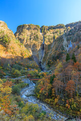 立山連峰の紅葉　富山県立山町　Autumn leaves of the Tateyama mountain range. Toyama prefecture Tateyama town.