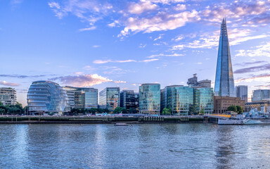Fototapeta premium Sunset over London, a view on UK capital, the mixture of modern, classical and business architecture
