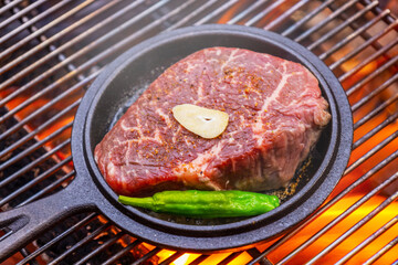 ステーキ　Bake beef steak outdoors, at a campsite