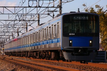 Obraz premium 通勤電車 西武新宿線20000系