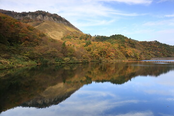 鳥取県琴浦町の秋の船上山の紅葉