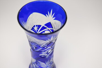 青いガラス製花瓶