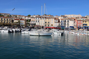 Le port, port de pêche, port de commerce et port de plaisance,  ville de Cassis, département des Bouches du Rhône, France
