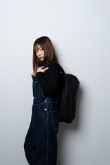 バッグを持った女性