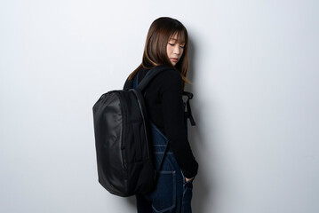 バッグを持った女性