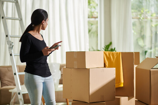 Woman Hiring Movers Via App