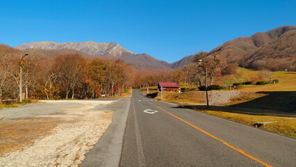 休止中の奥大山スキー場と大山環状道路1.