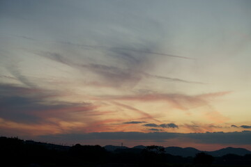 夕暮れに染まる雲
