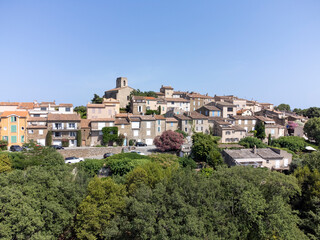 Fototapeta na wymiar Gassin est une commune française située près de Saint-Tropez, dans le département du Var en région Provence-Alpes-Côte d’Azur. Vue aérienne par drone