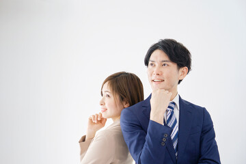 ビジネスウーマンとビジネスマンのポートレート 白背景