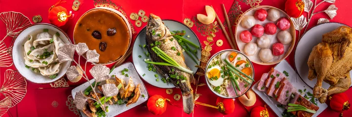 Foto op Plexiglas Traditional Chinese lunar New Year dinner table, party invitation, menu background with pork, fried fish, chicken, rice balls, dumplings, fortune cookie, nian gao cake, noodles, chinese decorations © ricka_kinamoto