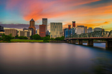 Fototapeta na wymiar Sunset over Portland downtown and the Willamette River in Portland, Oregon