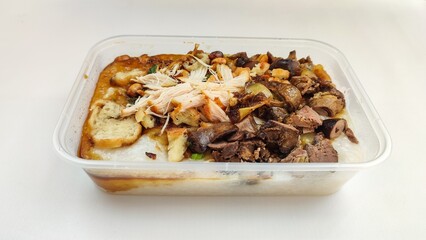 Gizzard liver chicken porridge stored in a plastic lunch box
