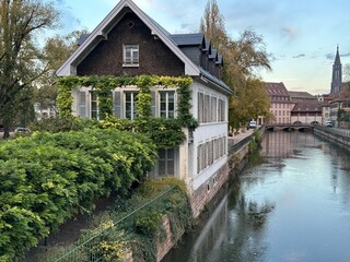 Fototapeta na wymiar Strasbourg city center medieval old buildings 