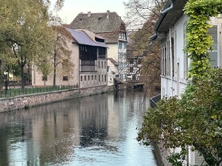 Fototapeta na wymiar Strasbourg city center medieval old buildings 