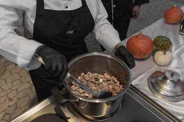 Cooking sumac in suacepan