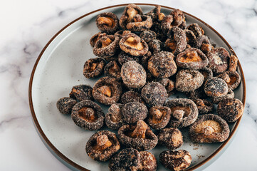 Ready to Eat Shiitake Mushroom Crisps, healthy natural snack, No GMO, vegan friendly and excellent source of dietary fibre