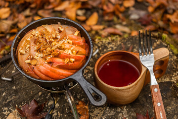 焼きりんご　Apple baked in the Dutch oven 