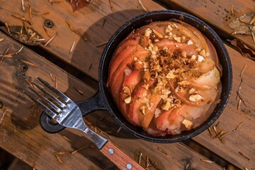 焼きりんご　Apple baked in the Dutch oven 