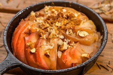 焼きりんご　Apple baked in the Dutch oven 