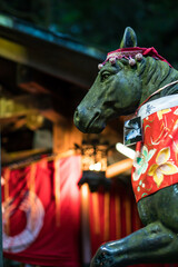 Fototapeta na wymiar 京都 伏見稲荷大社の馬の銅像