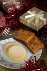 assiette de foie gras accompagné de tranches de pain d'épices