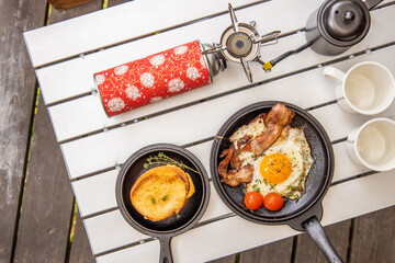 ベーコンエッグ　 Bacon and eggs and iron pan