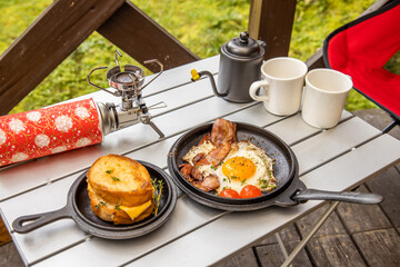 ベーコンエッグ　 Bacon and eggs and iron pan