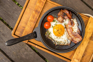 ベーコンエッグ　 Bacon and eggs and iron pan