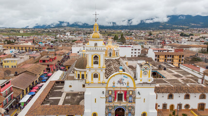 Chignahuapan, Puebla Mexico. Nov 23 2022. Panoramic view of the indigenous Baroque church Parroquia de Santiago Ap&oacute;stol in the central Plaza de Armas.