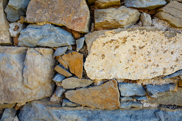 Pared de piedra y ladrillo