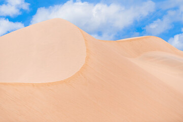 The desert that is known as the largest in the top of Southeast Asia,A landmark of Vietnam tourism