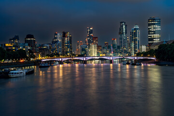 Obraz premium The River Thames at blue hour