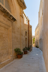 Fototapeta na wymiar Narrow street in the town of Mdina, Malta 
