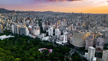 Obraz premium Belo Horizonte Centro Minas Gerais Cidade Capital Metrópole Brasil Brasileira Paisagem Urbana Estação Trem Uai Vias Ruas Avenidas Praça Edifício Prédio Grafite Arte Arquitetura Engenharia Viagem