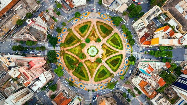 Belo Horizonte Centro Minas Gerais Cidade Capital Metr&oacute;pole Brasil Brasileira Paisagem Urbana Esta&ccedil;&atilde;o Trem Uai Vias Ruas Avenidas Pra&ccedil;a Edif&iacute;cio Pr&eacute;dio Grafite Arte Arquitetura Engenharia Viagem